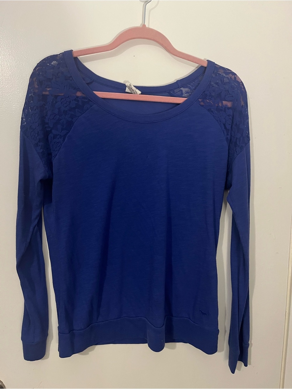 Victoria’s Secret PINK Blue Lace Shoulder Long Sleeve Top Y2K 2010s Casual Shirt
